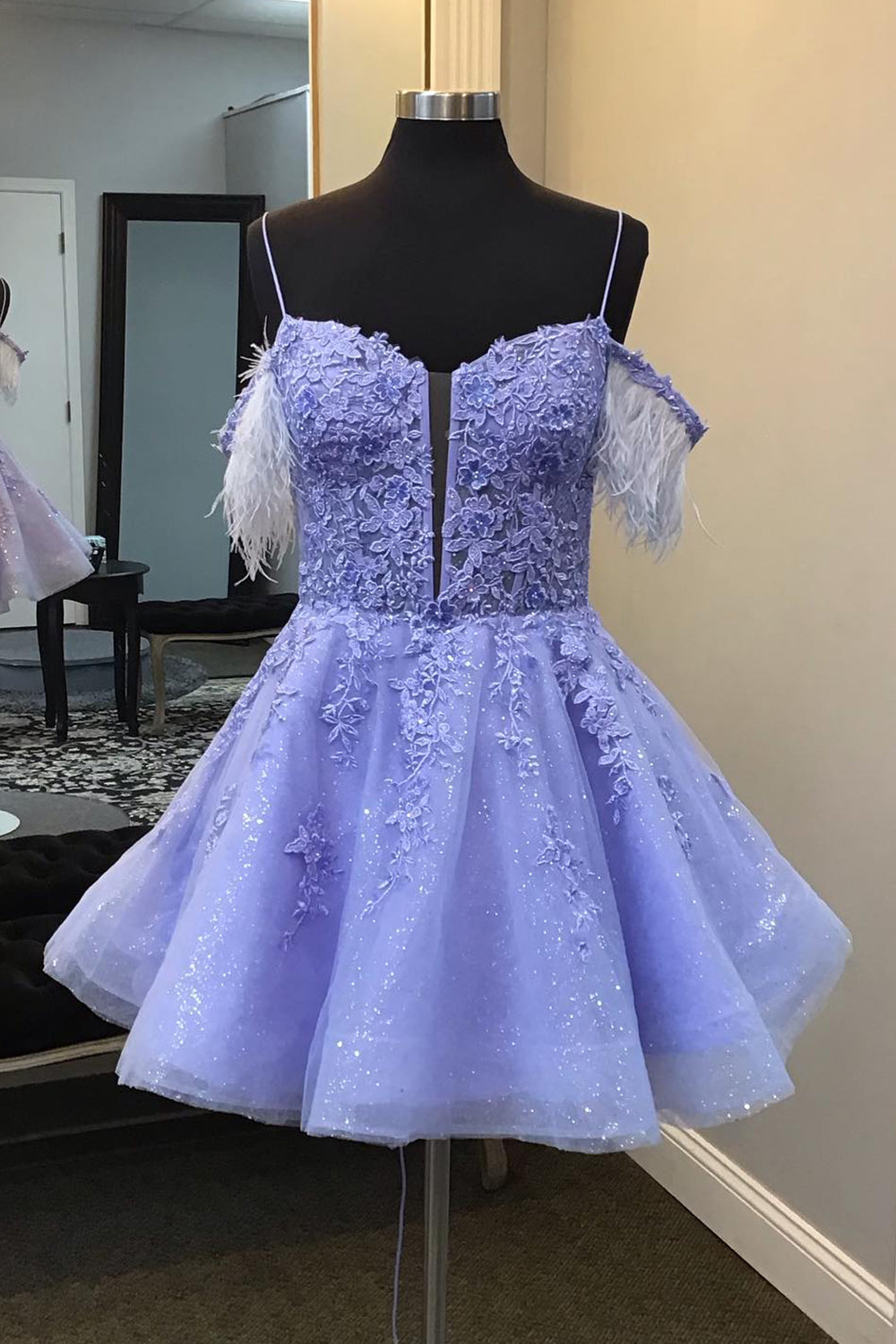 Lavender Homecoming Dress Corset A-Line Lace Short Prom Dress With Feathered Detachable Sleeves