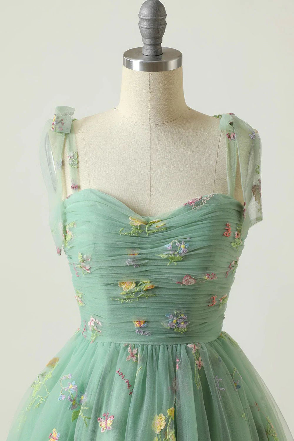 Green Homecoming Dress Spaghetti Straps Short Prom Dress with Embroidery