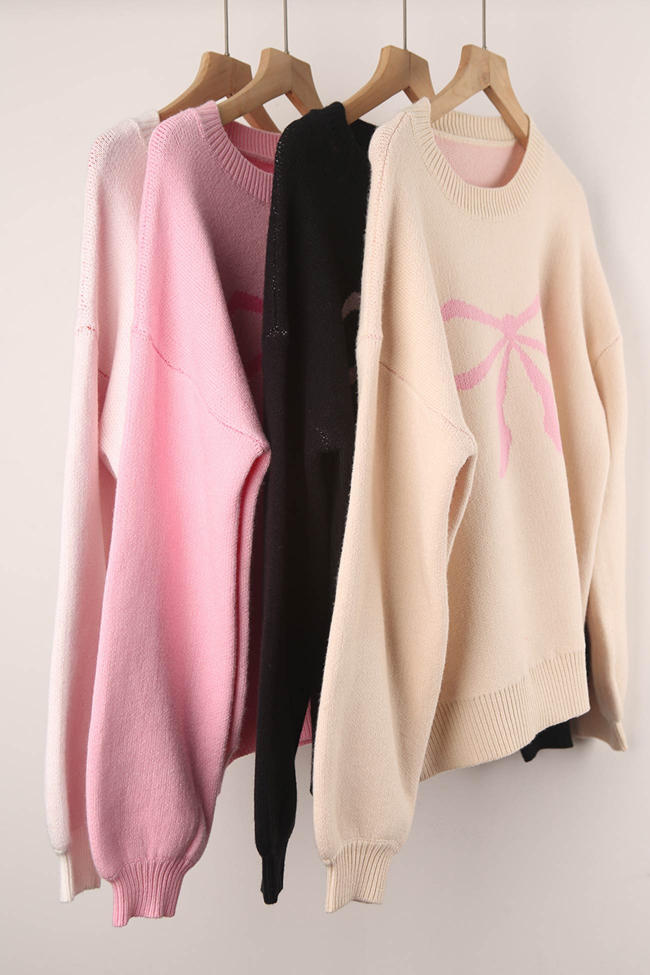 Crew Neck Bow Graphic Sweater