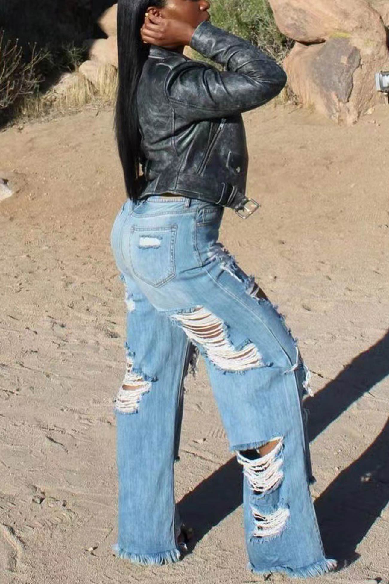 Distressed Mid-waisted Jeans