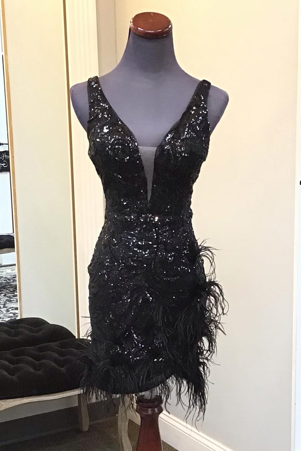 Black Homecoming Dress Sequin V-Neck Backless Tight Short Prom Dress with Feathers